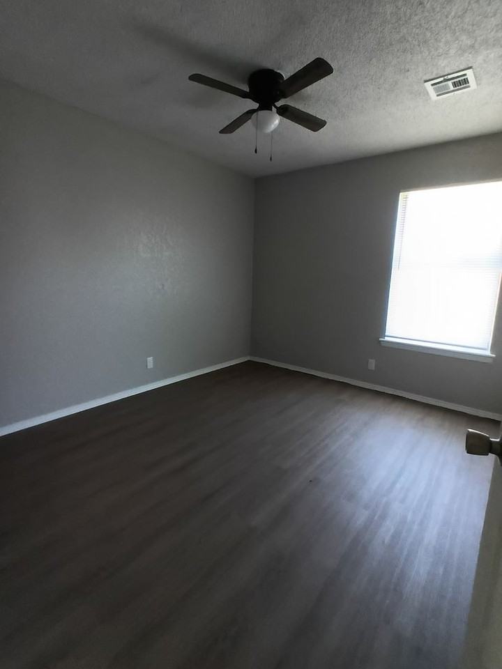 1020 N Spencer Rd - Photo 7 of 18