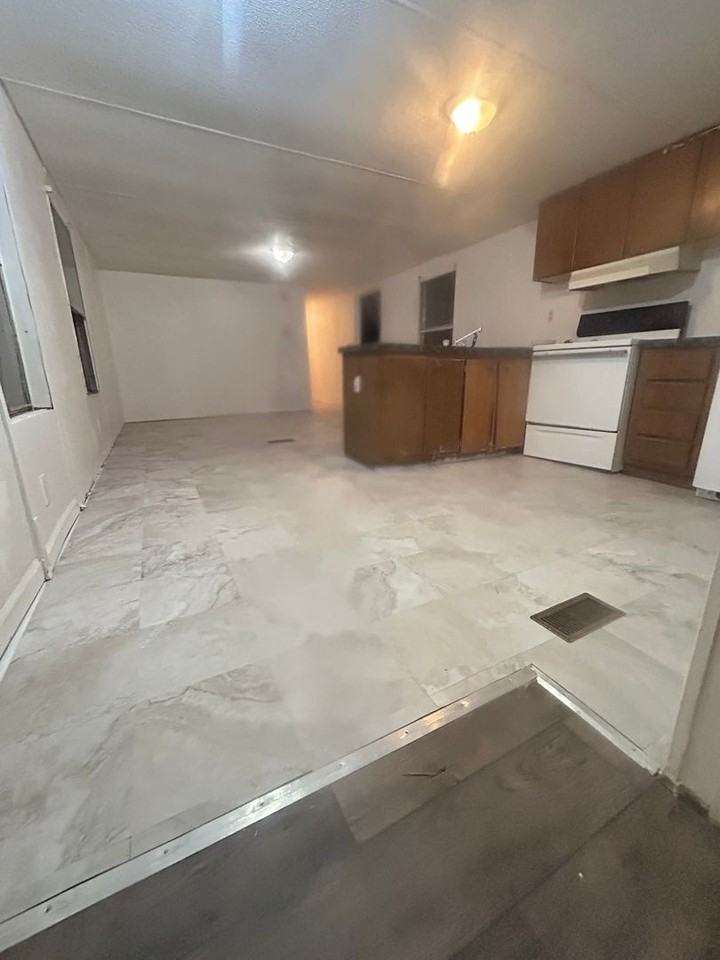 215 Wadley Dr - Photo 2 of 5