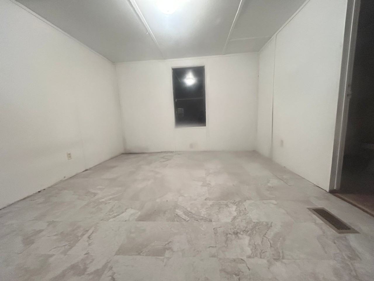 215 Wadley Dr - Photo 4 of 5