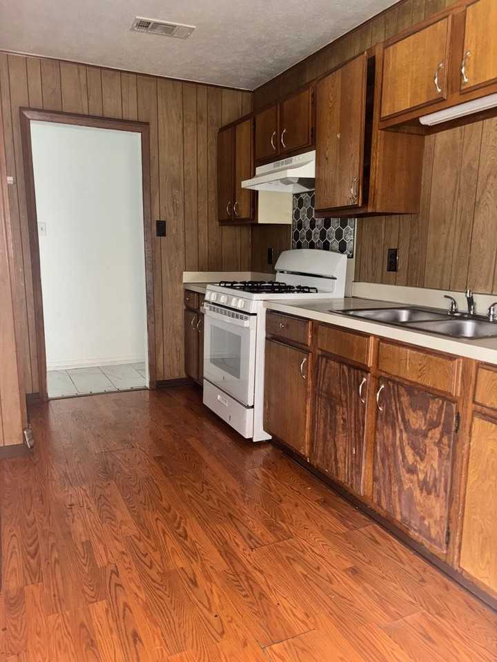 6560 Lake Forest Dr - Photo 3 of 14