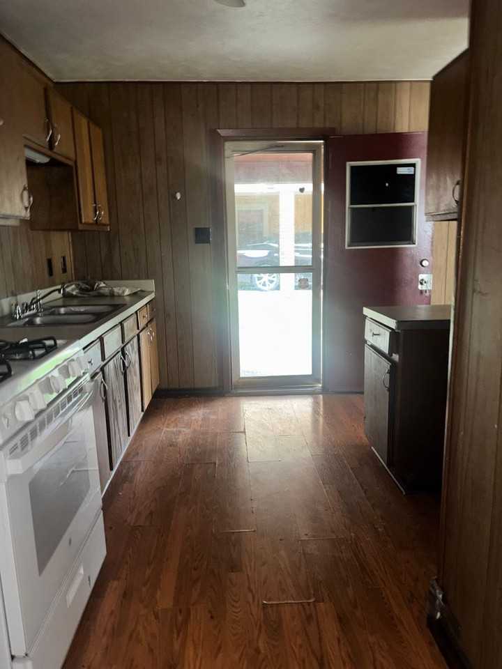 6560 Lake Forest Dr - Photo 4 of 14