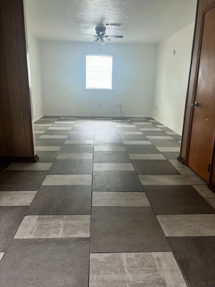 6560 Lake Forest Dr - Photo 5 of 14