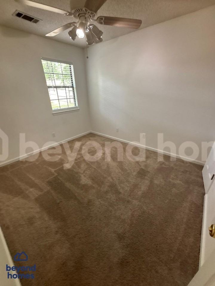 600 Hemphill Rd - Photo 6 of 13