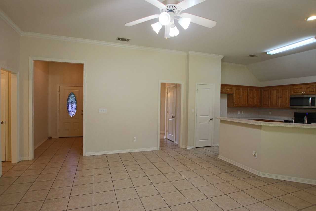 3109 Vineyard - Photo 4 of 30