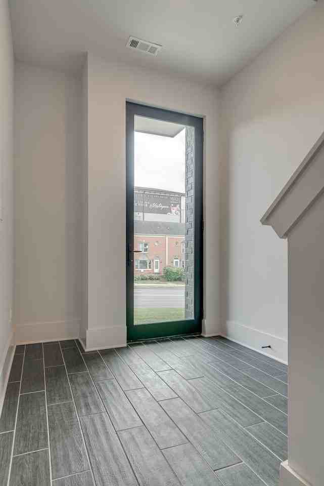 1654 19th Ave S #15 - Photo 5 of 37