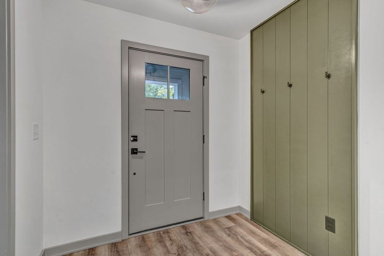 1571 57th Ave N - Photo 3 of 28