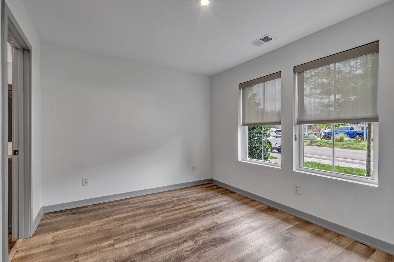 1571 57th Ave N - Photo 5 of 28