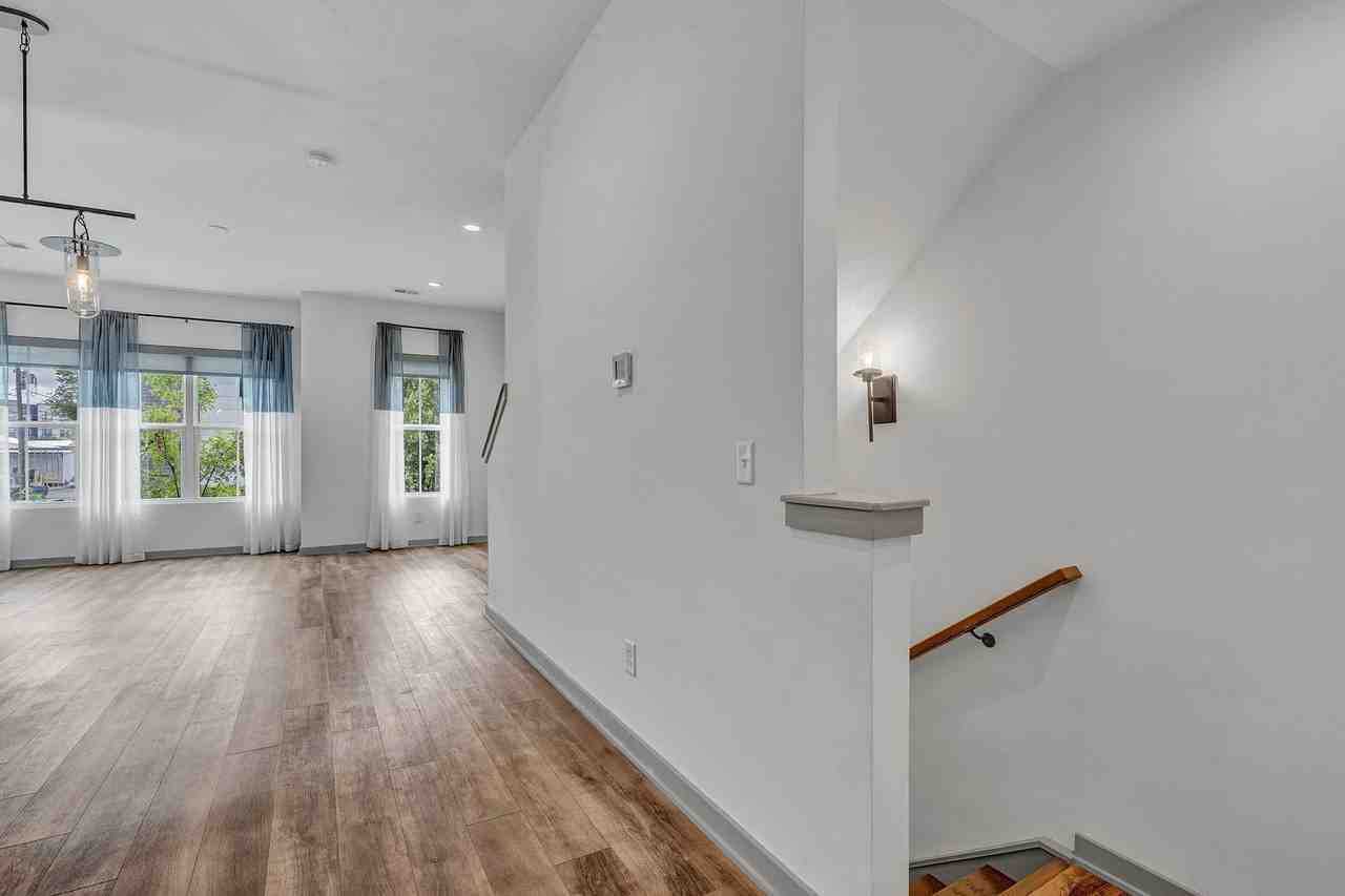1571 57th Ave N - Photo 7 of 28