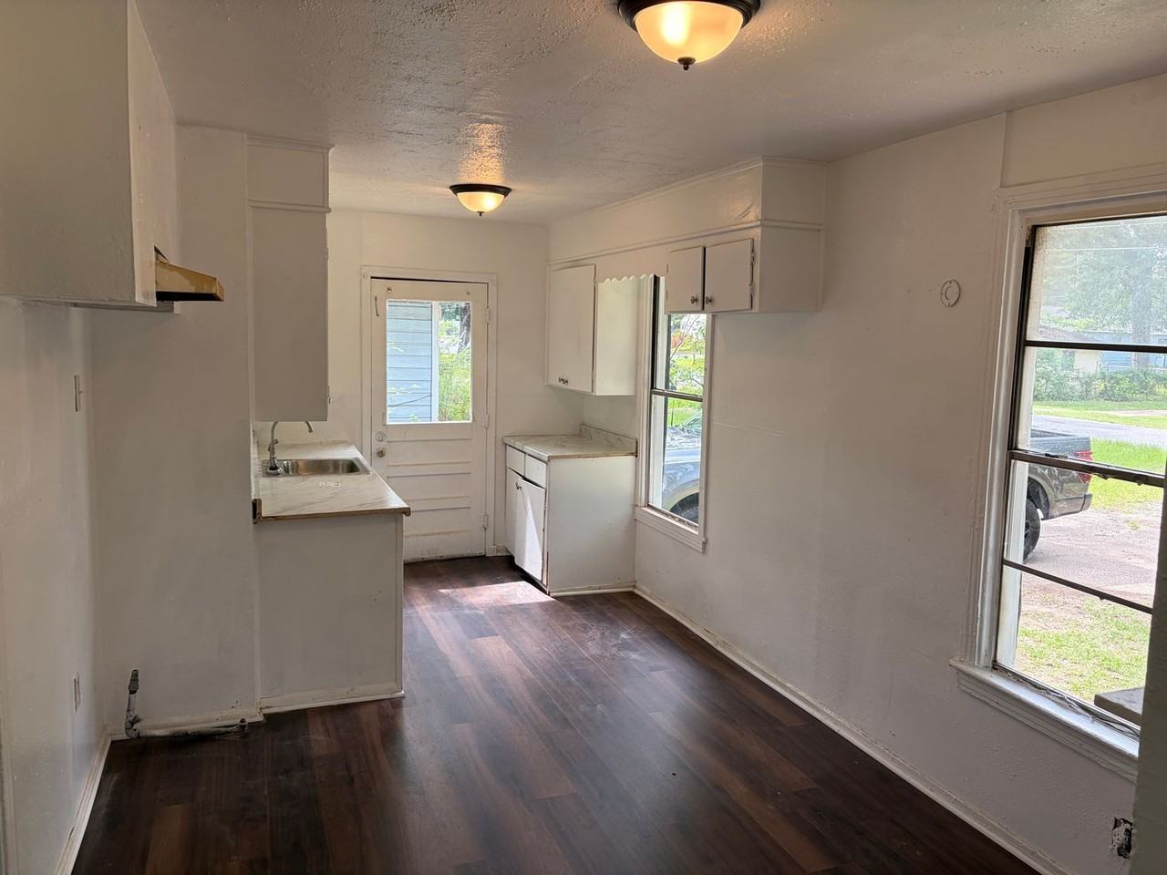 2641 Valley Ridge Rd - Photo 2 of 13