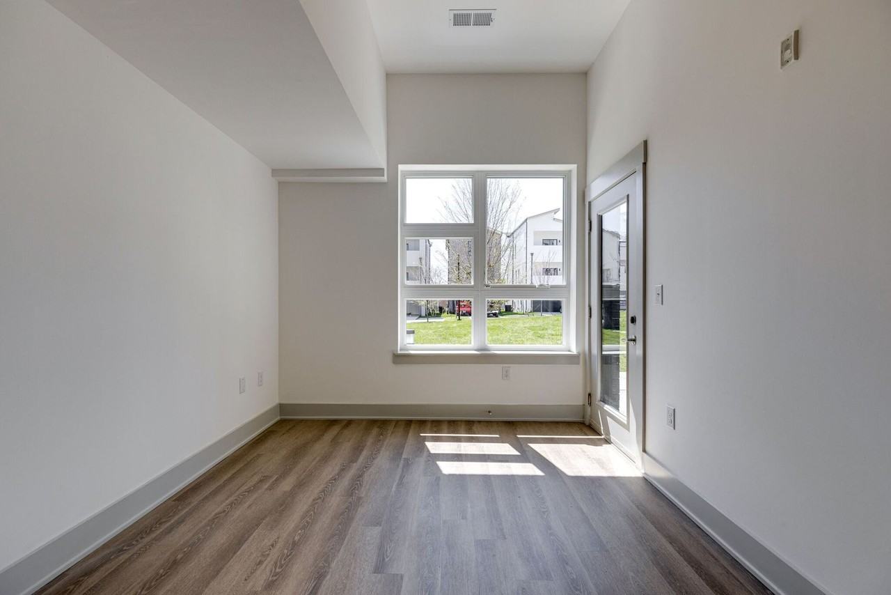 542 Southgate Ave - Photo 2 of 14