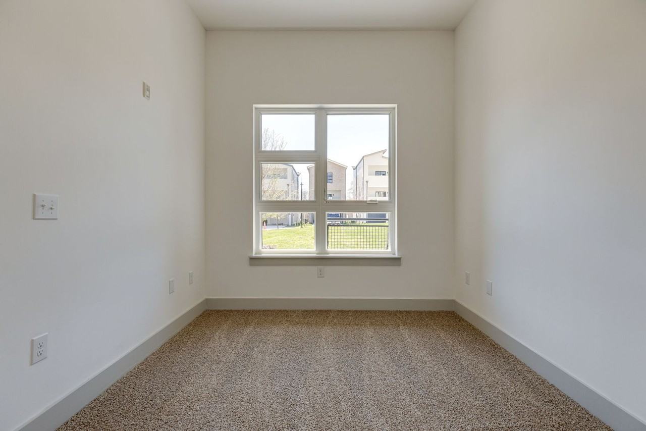 542 Southgate Ave - Photo 7 of 14