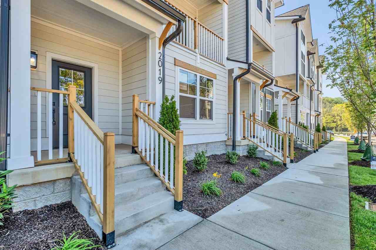 2019 Maple View Ln - Photo 3 of 32