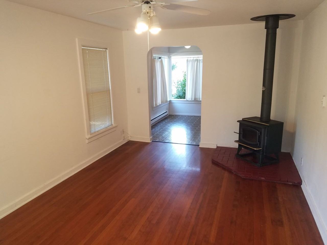 1352 Shoreview Dr - Photo 2 of 8