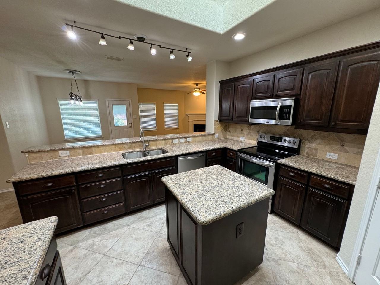 3020 Tamarack Ln - Photo 5 of 50
