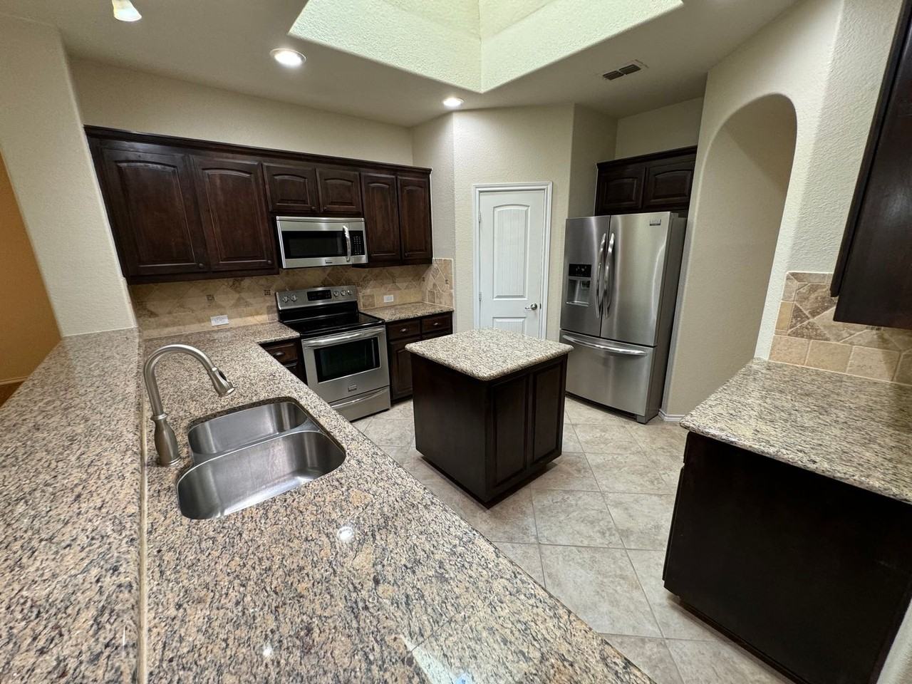 3020 Tamarack Ln - Photo 6 of 50