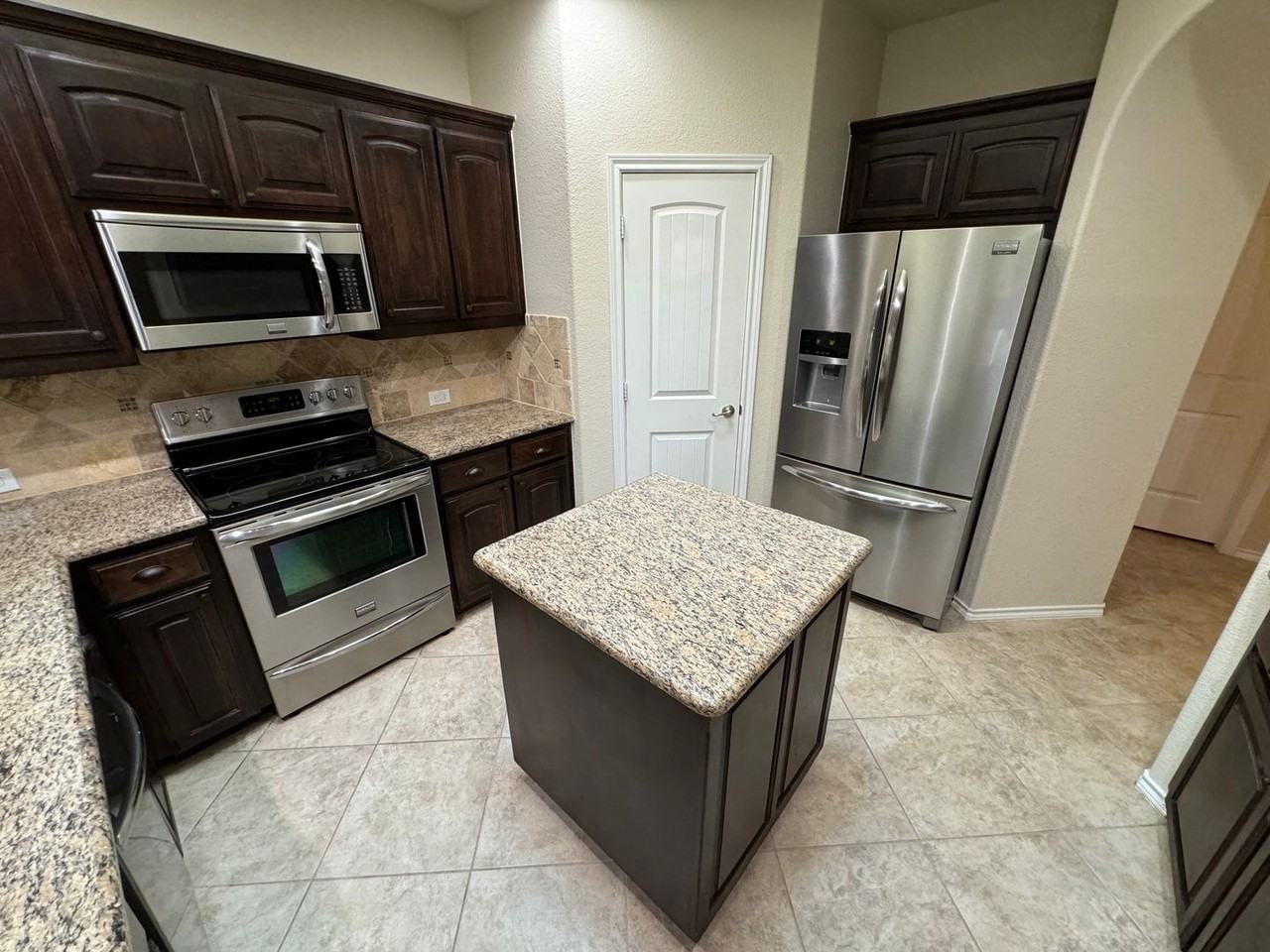 3020 Tamarack Ln - Photo 7 of 50