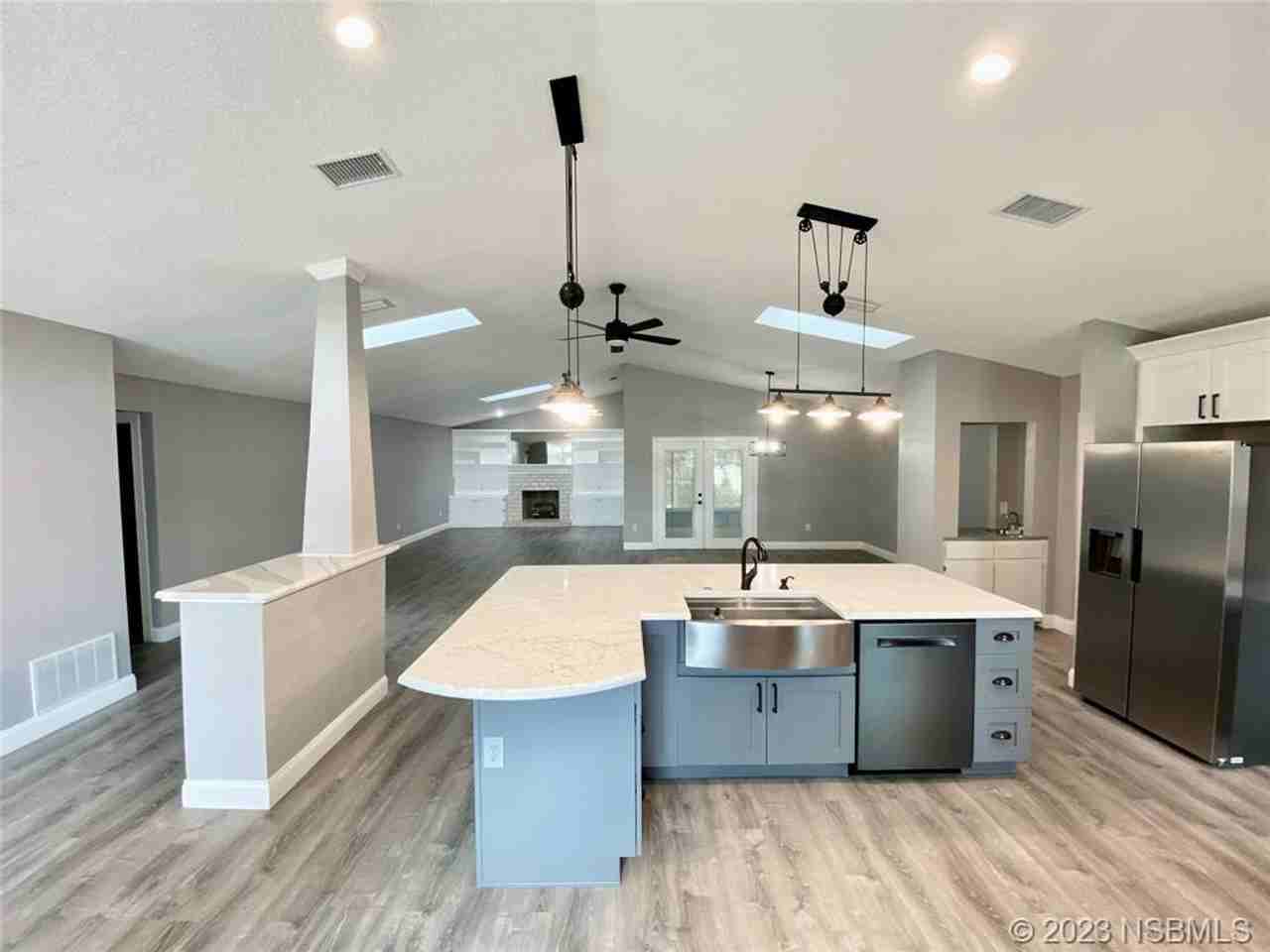 1031 Club House Blvd - Photo 2 of 35