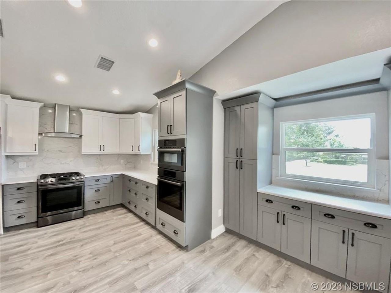 1031 Club House Blvd - Photo 7 of 35