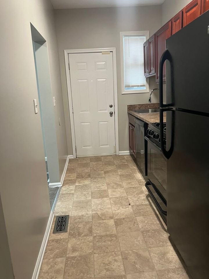 800 N Hilton St - Photo 4 of 13