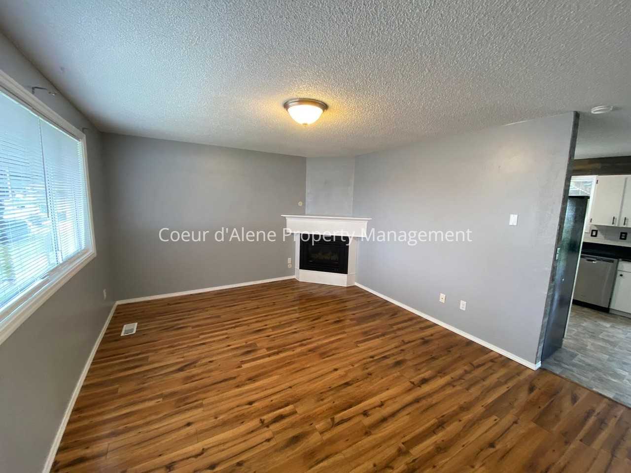 2307 N Walnut St - Photo 2 of 12
