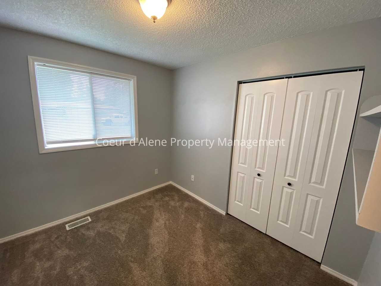 2307 N Walnut St - Photo 5 of 12