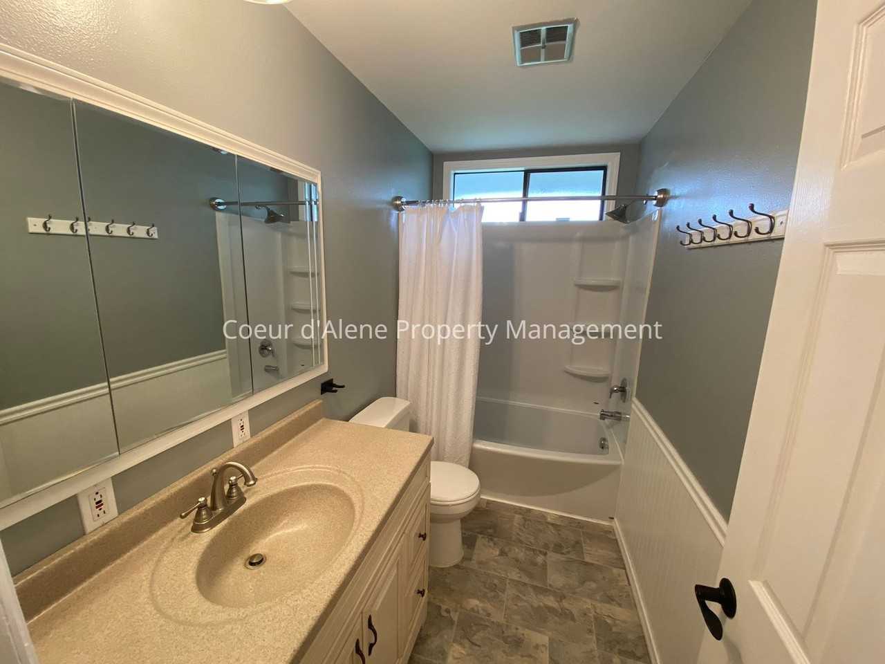 2307 N Walnut St - Photo 6 of 12