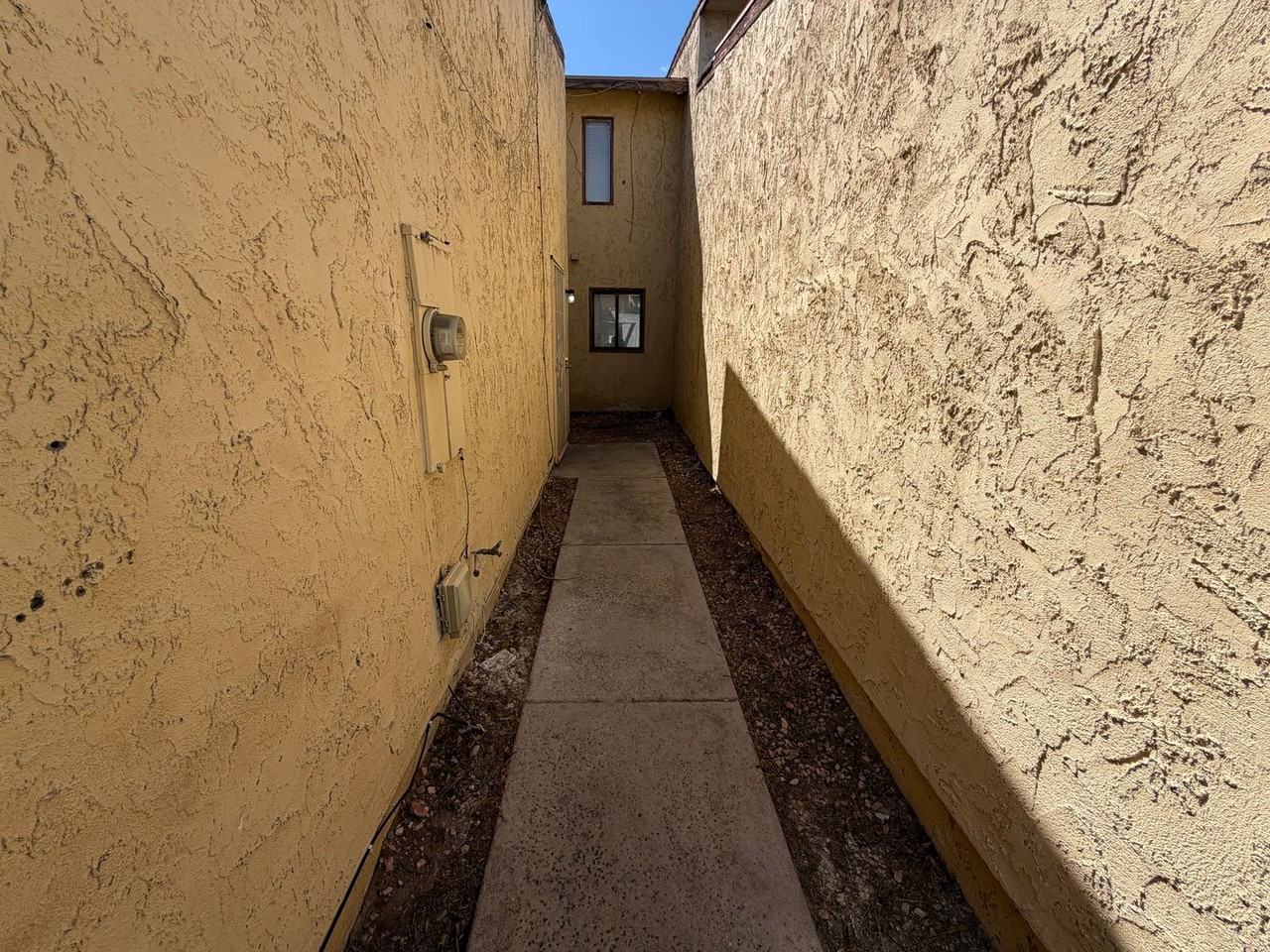 1215 Mews Ln - Photo 3 of 21