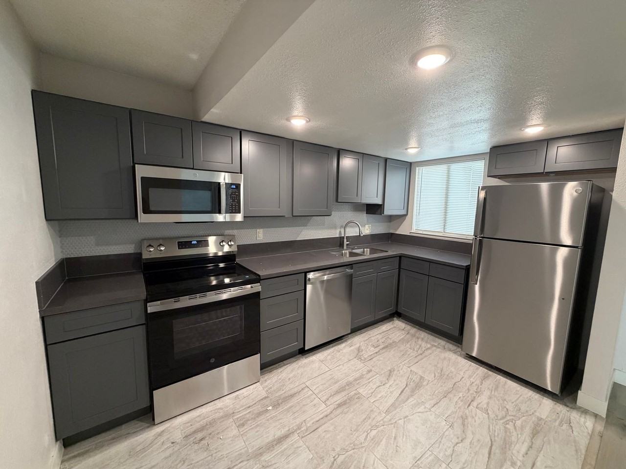 1215 Mews Ln - Photo 6 of 21