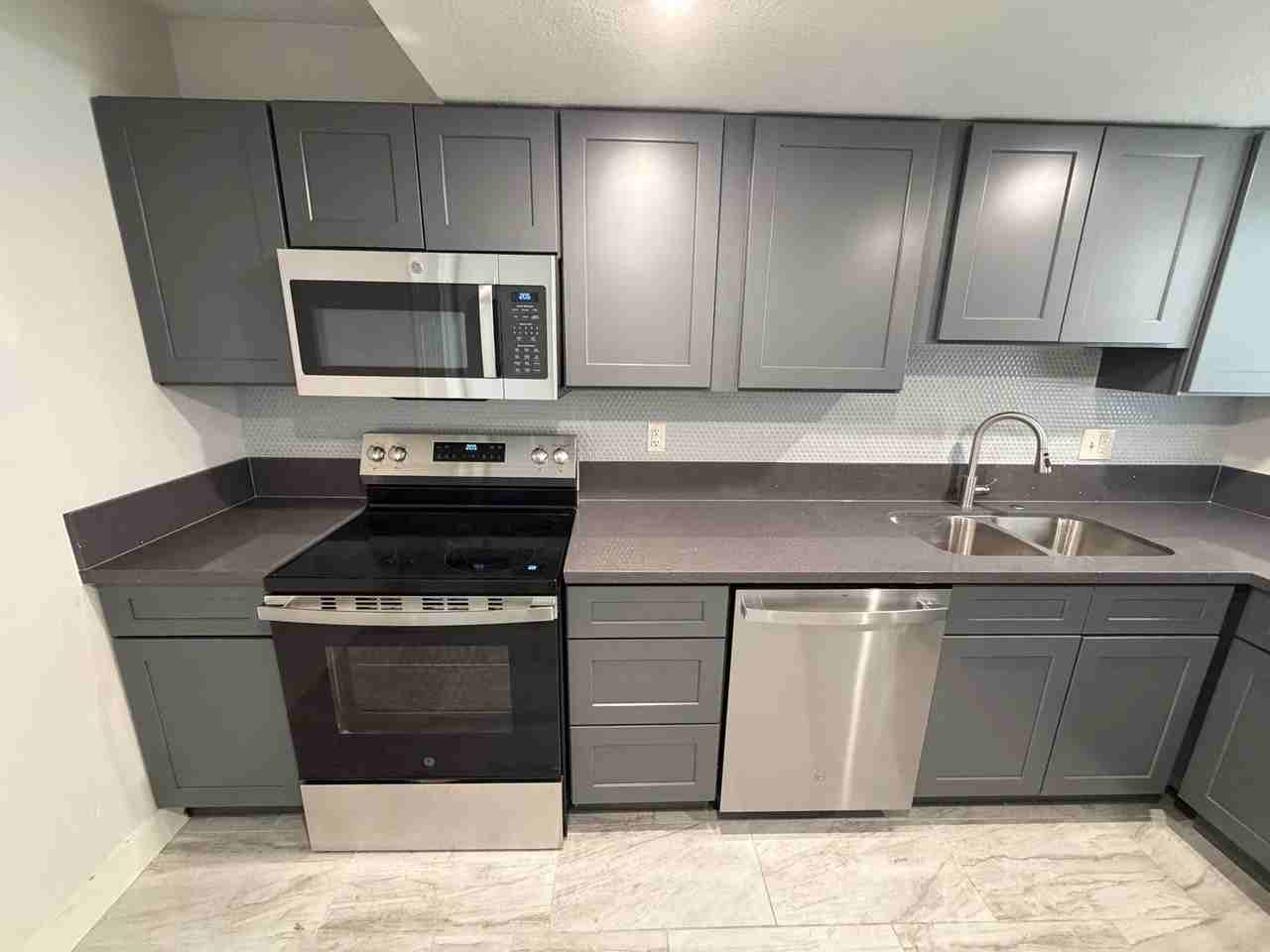 1215 Mews Ln - Photo 7 of 21