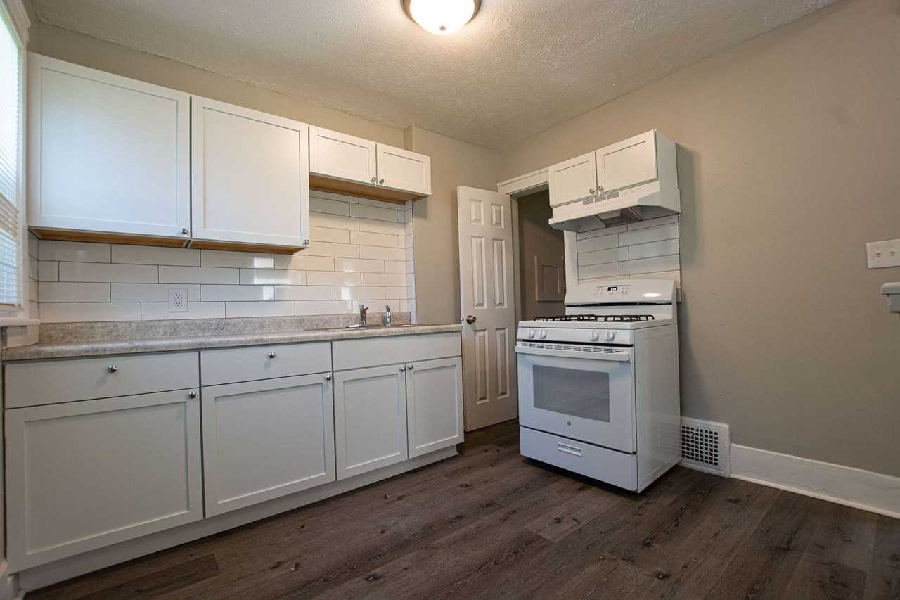 110 N 38th St - Photo 7 of 21