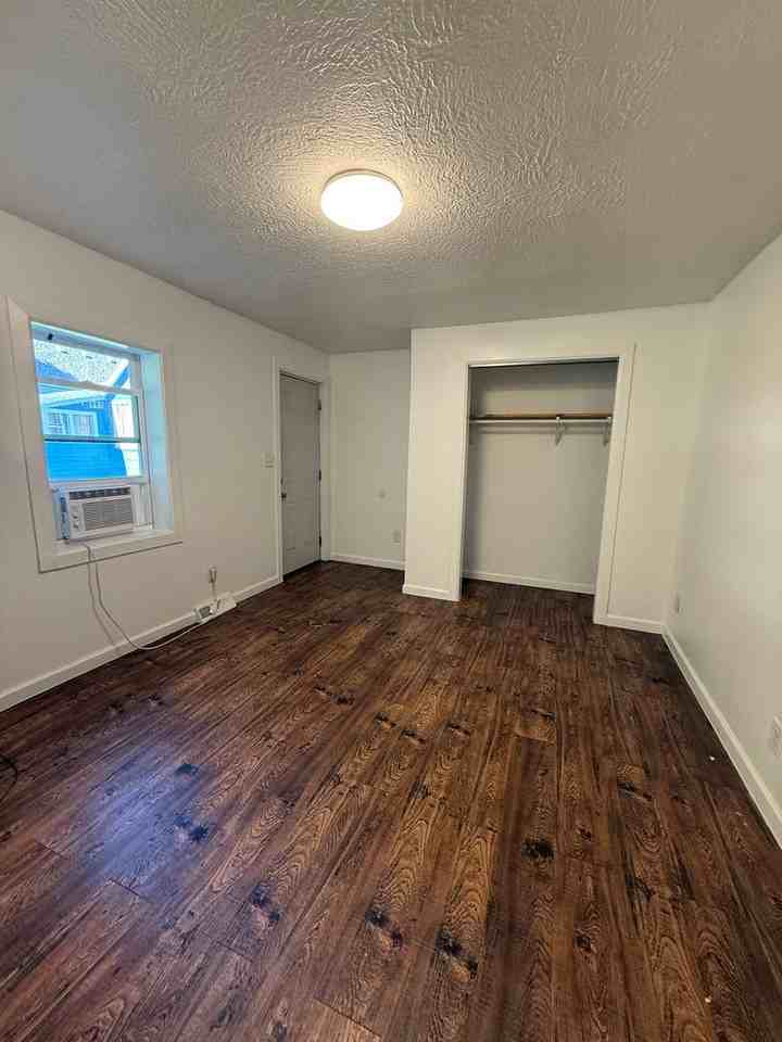 2352 N Kellett Ave - Photo 2 of 5