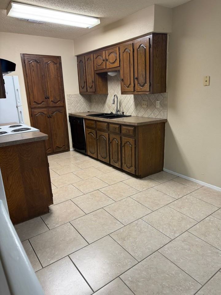834 N 62nd St - Photo 5 of 9