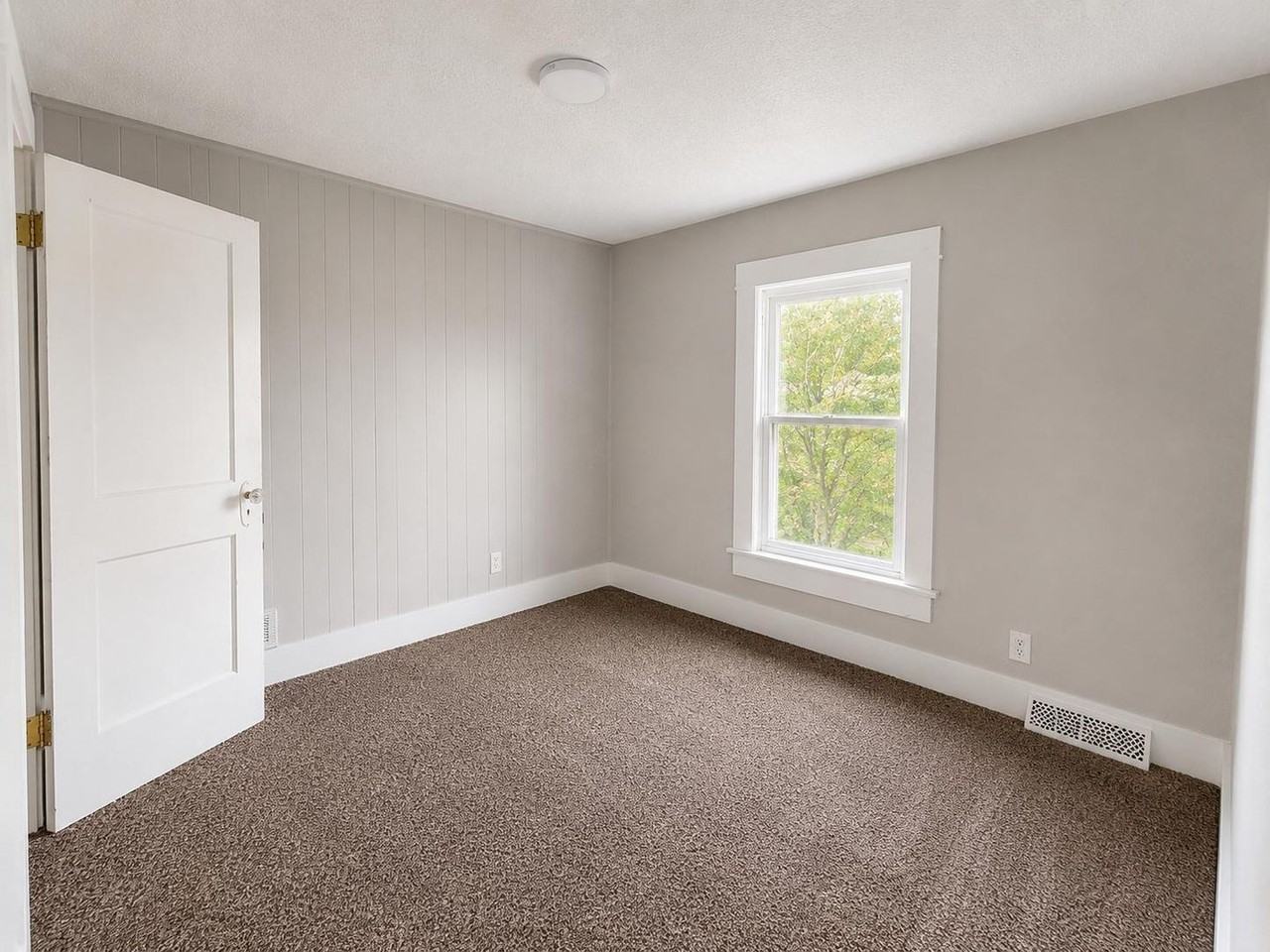 720 Florida Ave - Photo 4 of 6