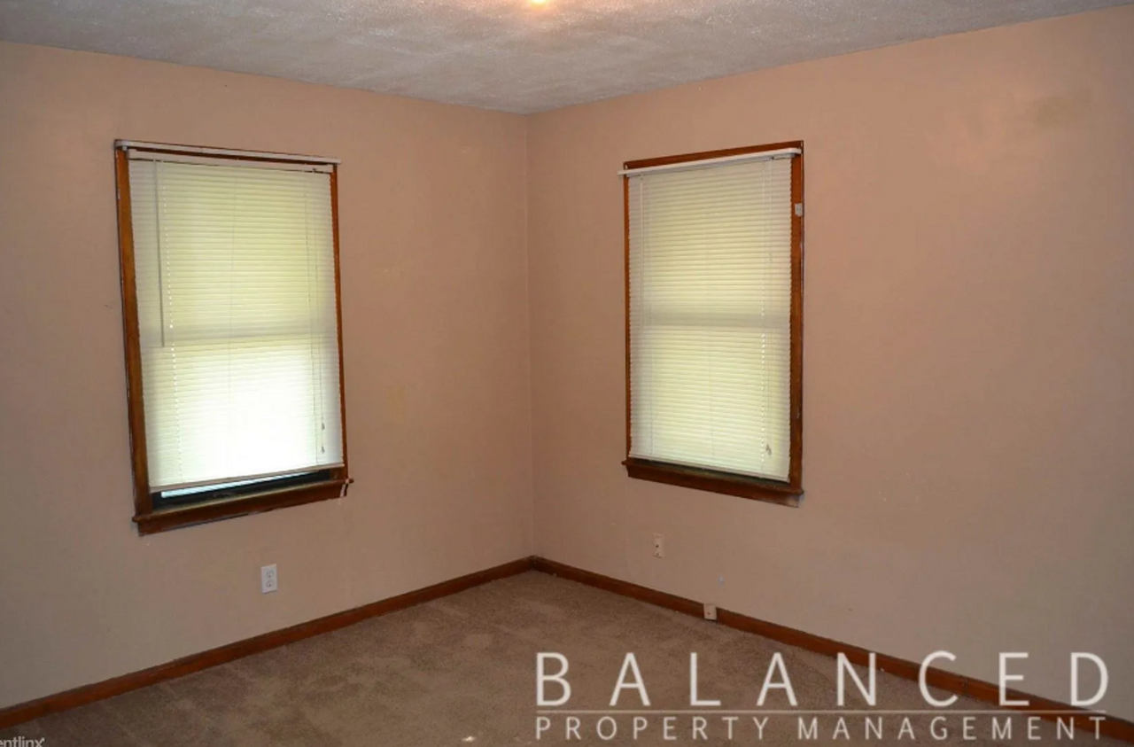 1743 Sw Mission Ave - Photo 3 of 13