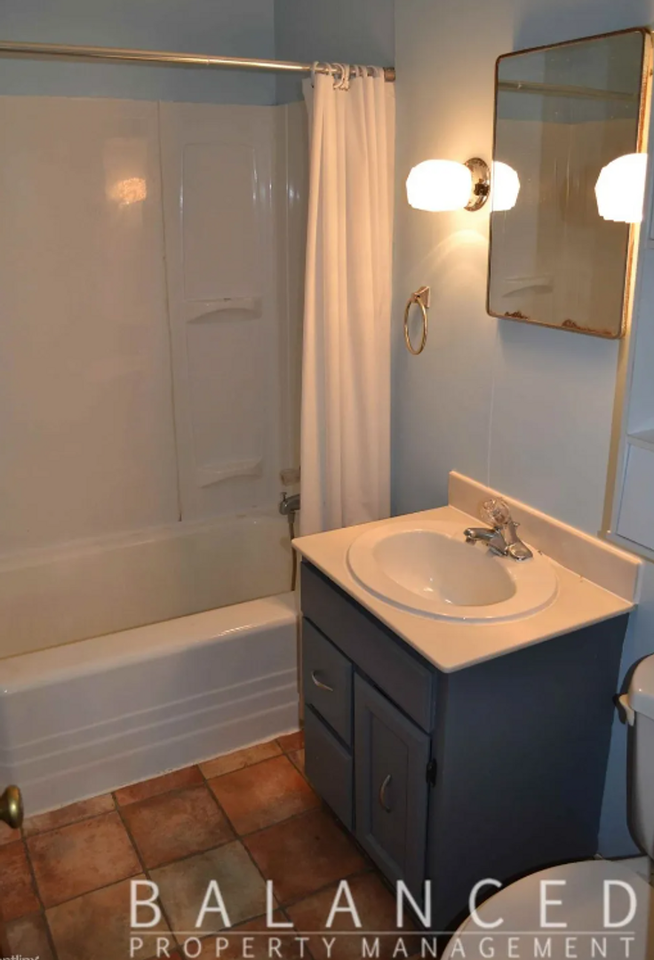 1743 Sw Mission Ave - Photo 5 of 13