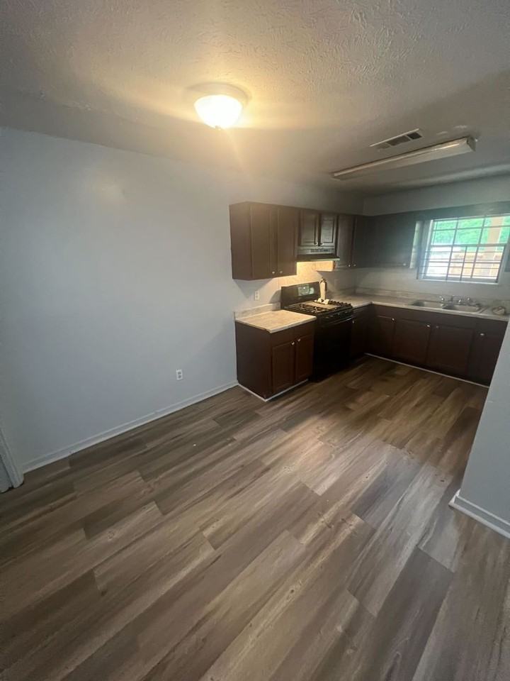 2107 Thousand Oaks Dr - Photo 3 of 13
