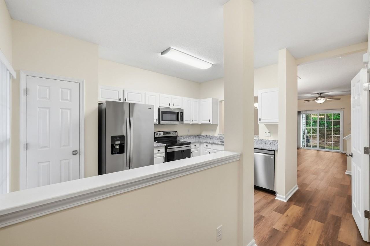 8031 Stoneham Ct - Photo 4 of 31