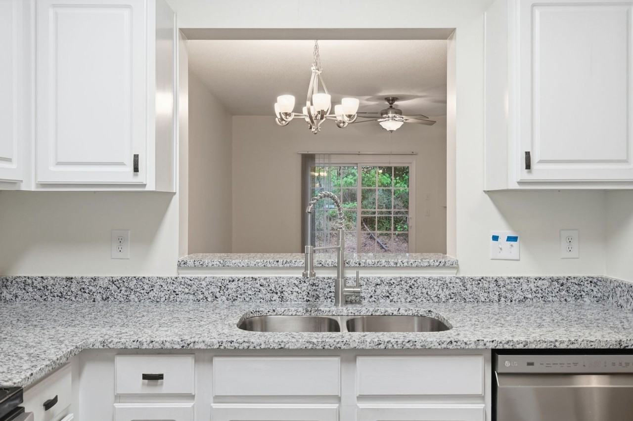 8031 Stoneham Ct - Photo 7 of 31