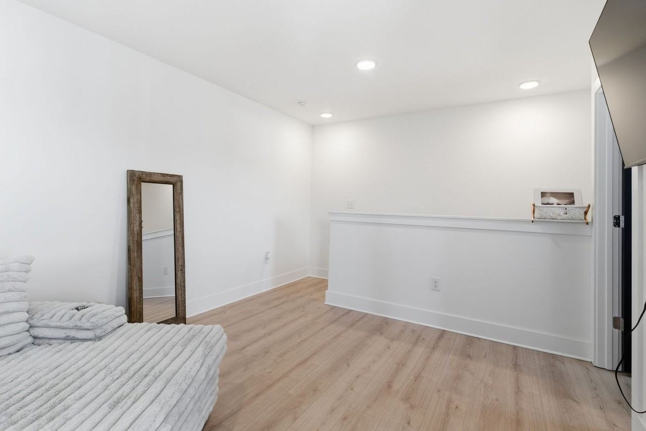 102 Duke St - Photo 4 of 23