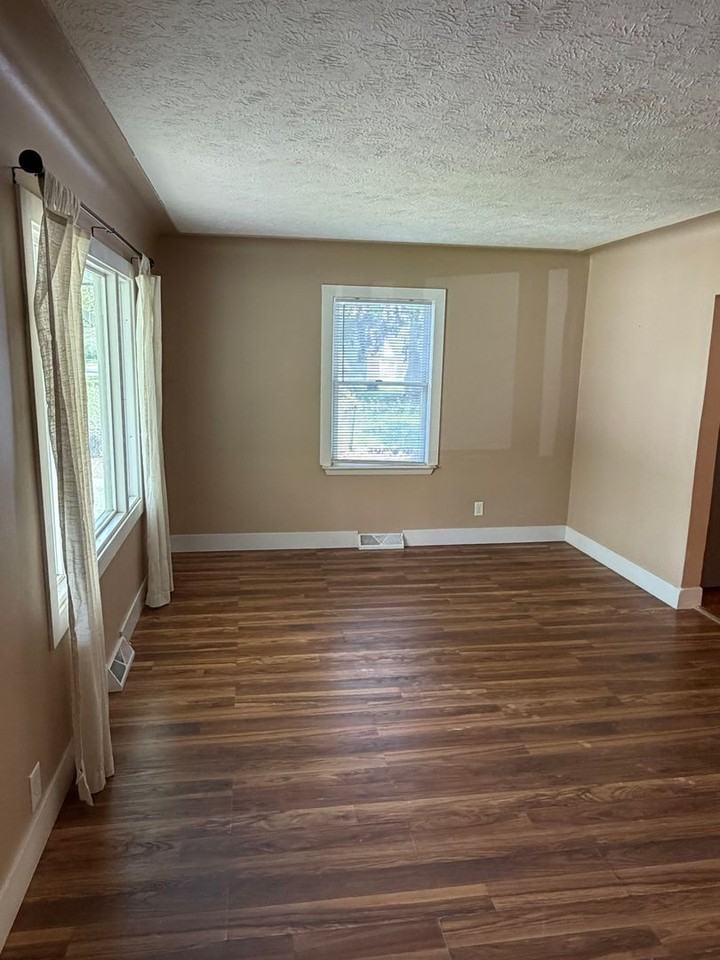 600 Dadson Dr - Photo 2 of 38