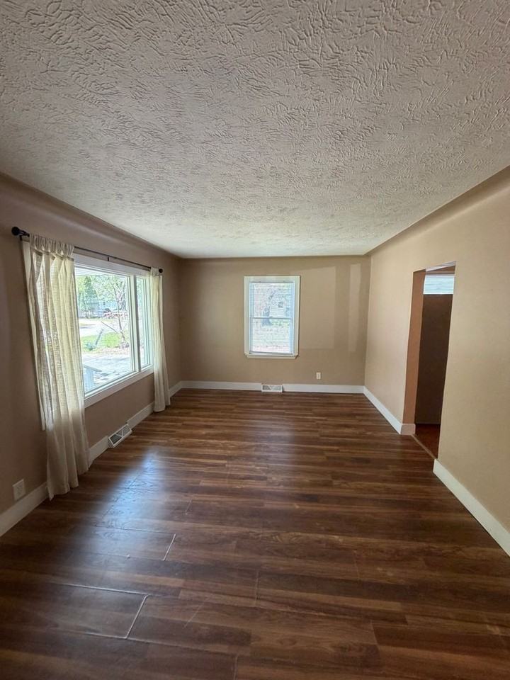 600 Dadson Dr - Photo 3 of 38