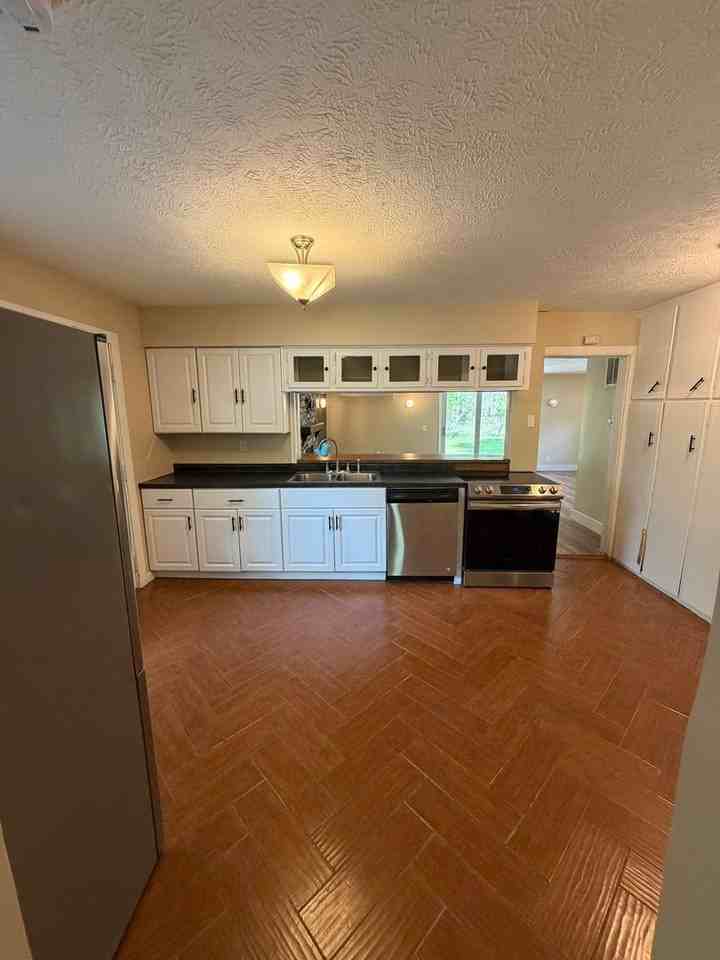 600 Dadson Dr - Photo 6 of 38