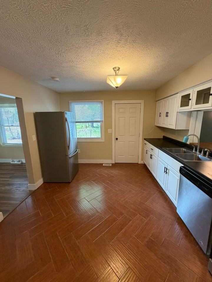 600 Dadson Dr - Photo 7 of 38