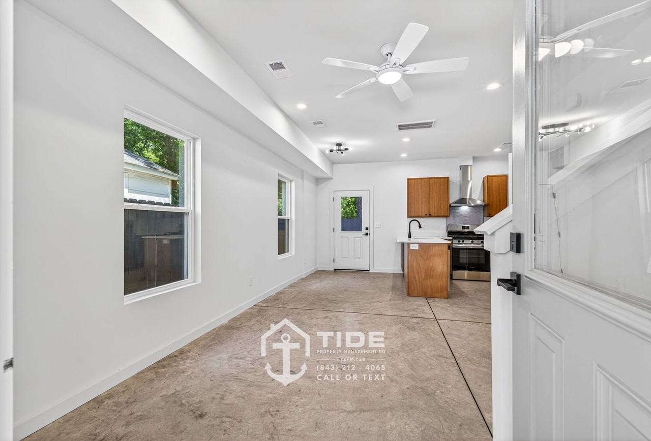5812 Knight St - Photo 4 of 33