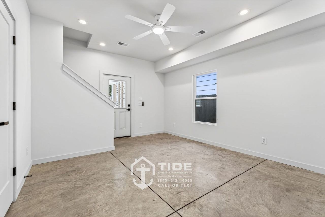 5812 Knight St - Photo 6 of 33