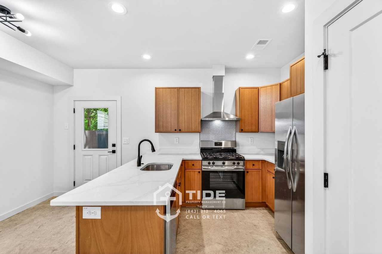 5812 Knight St - Photo 4 of 33