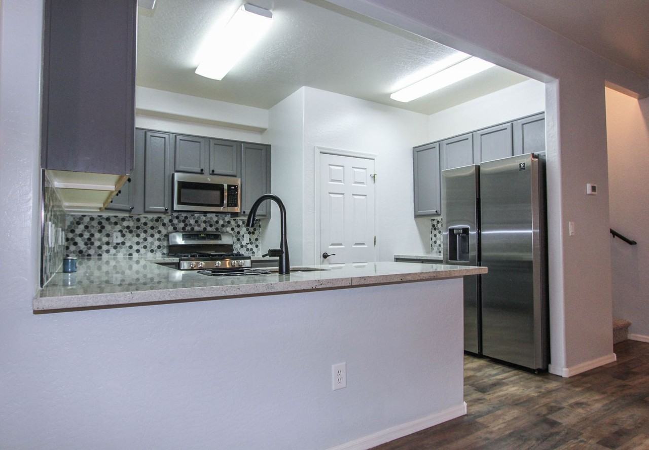 1123 Leaf Ln - Photo 4 of 11