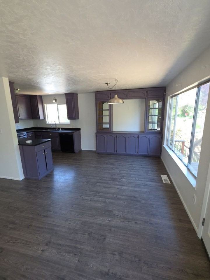 9247 Fairway Dr - Photo 2 of 18