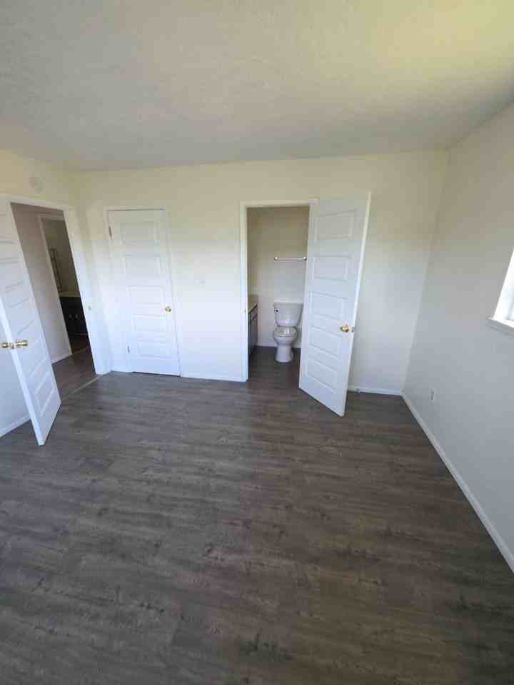 9247 Fairway Dr - Photo 7 of 18