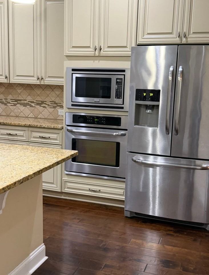 170 Sherwood Trl - Photo 3 of 9